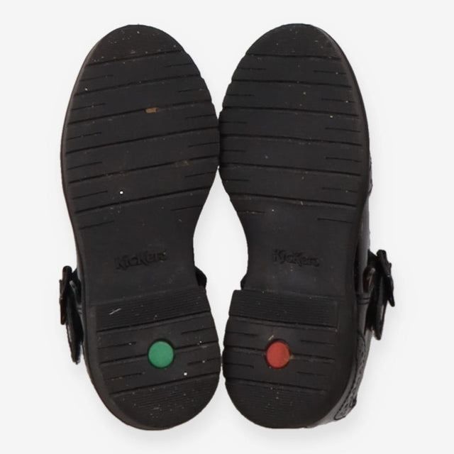 Shoes black patent T bar Kickers