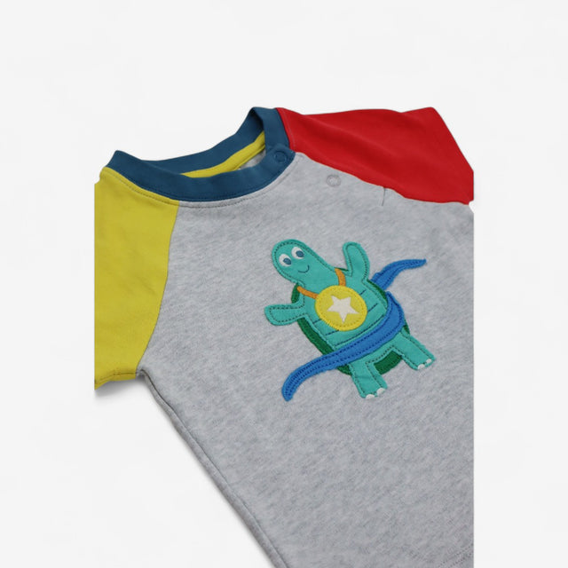 Top Short Sleeve Grey with Winner Tortoise Appliqu