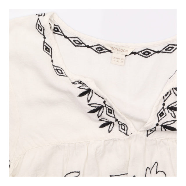 Top Ivory Black Floral Embroidered V-Neck Short Sl