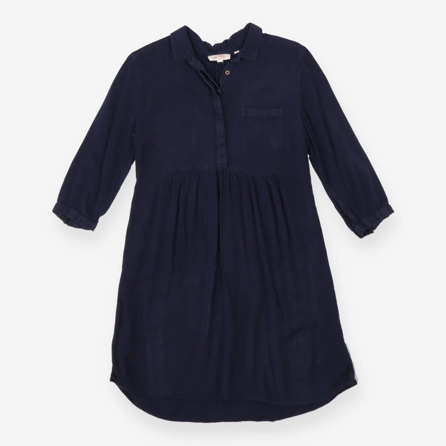 Dress shirt navy collar