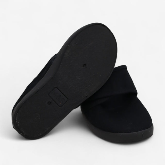 Plimsolls Black with Velcro Strap