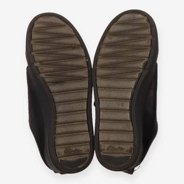 Black velcro school shoes 3 straps