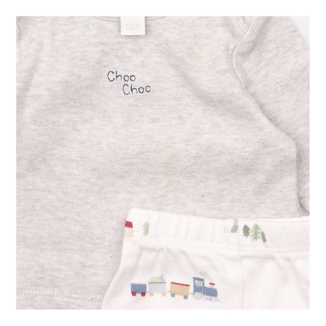 Outfit grey top and white bottom train