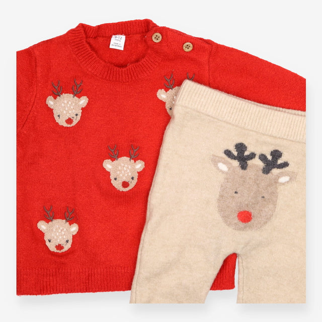 Outfit knit red sweater reindeer