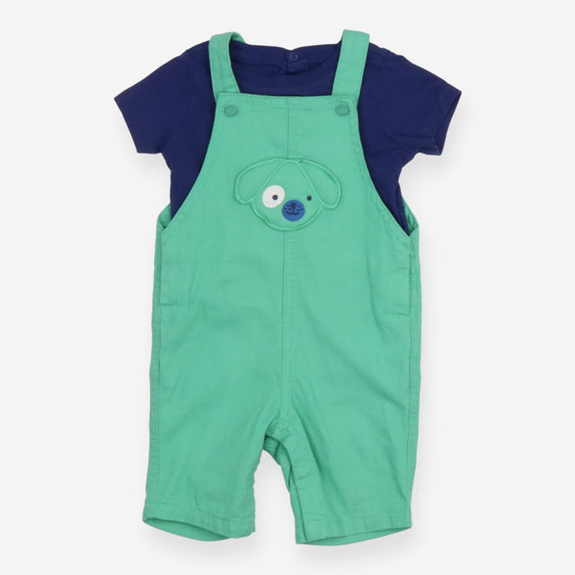 Outfit green dungarees navy blue SS tee