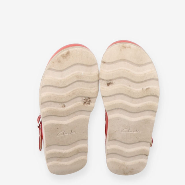 Coral pink leather shoes