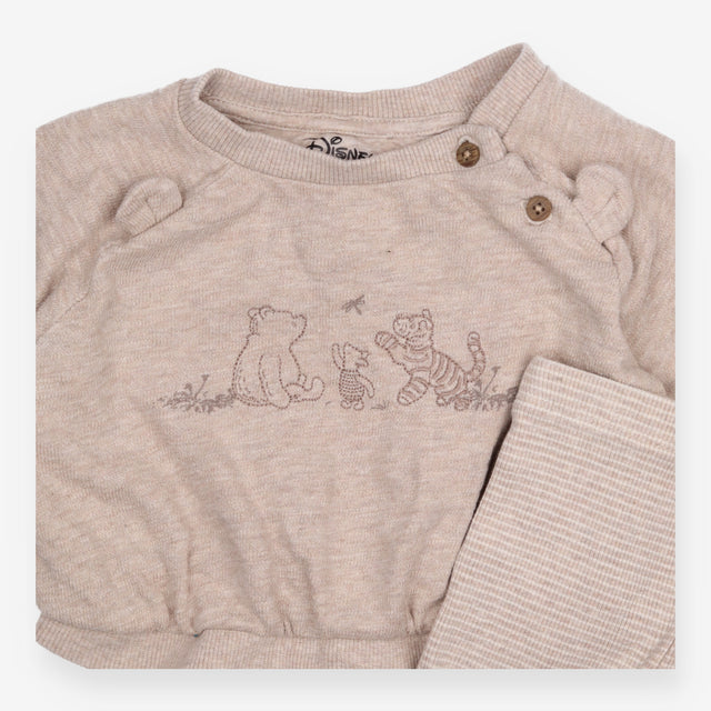 Outfit sweater and stripe leggings winne the pooh