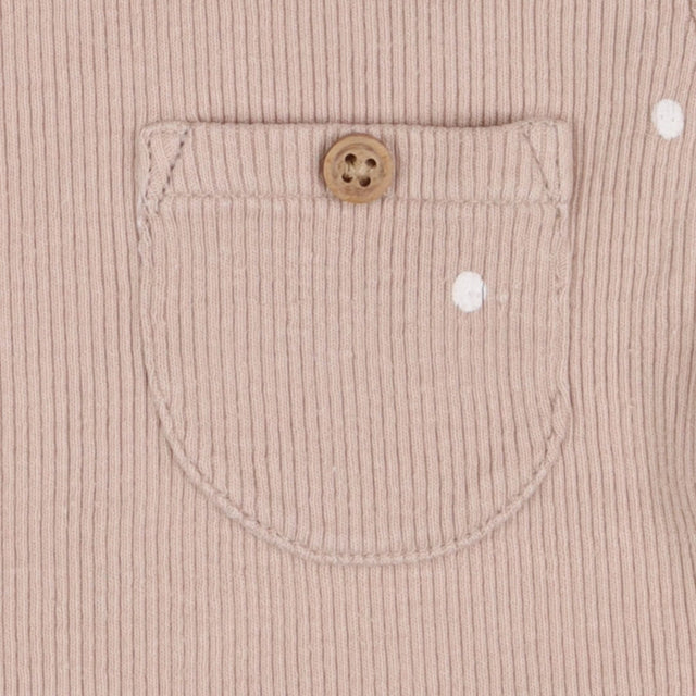 Outfit beige top leggings polka dots