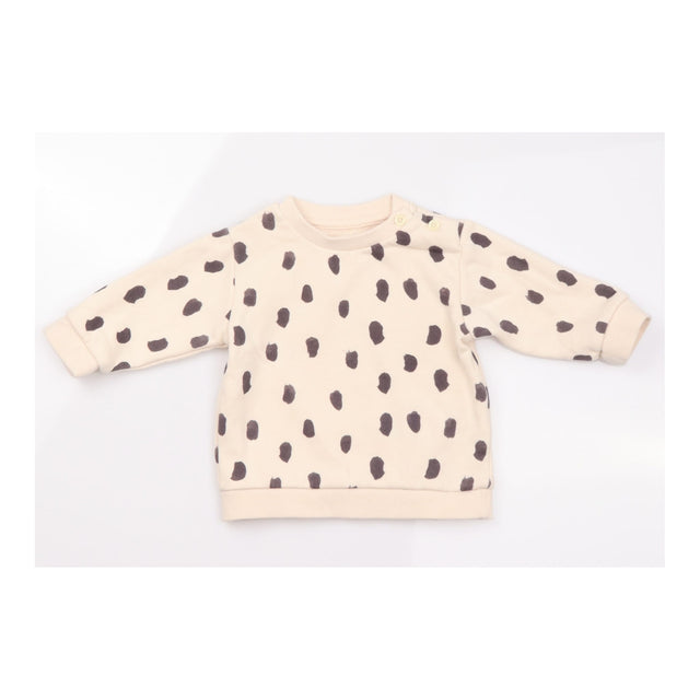 Cream Spotty Sweater and grey Leggings Outfit