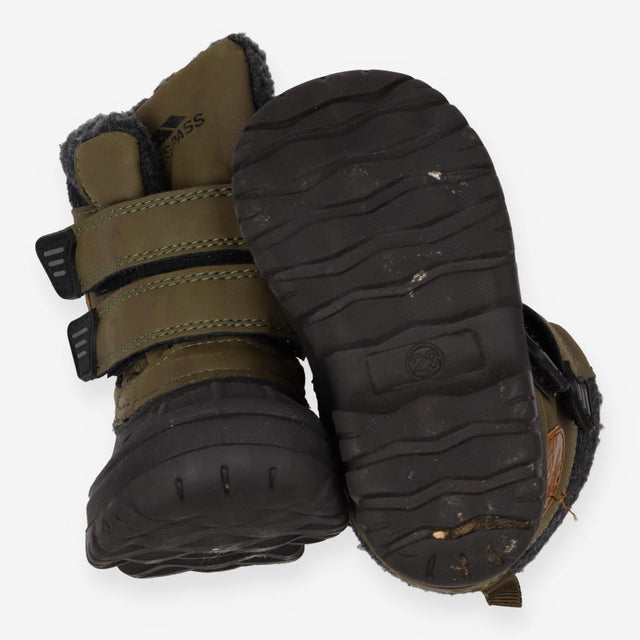 Boots green velcro fur lined