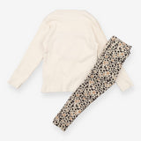 Outfit leopard print knit leggings and knit t-shir