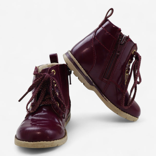 Boots shiny plum