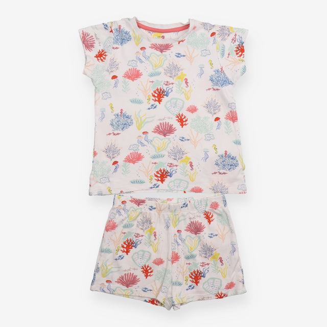 Pyjama white under the sea