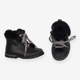 Boots black silver laces black fur