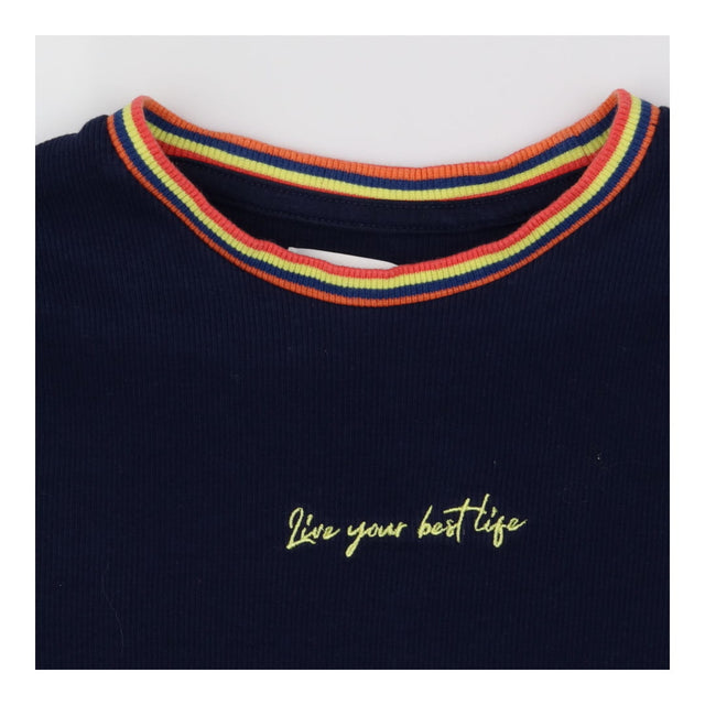 Navy t-shirt rainbow collar