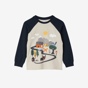 Busy streets raglan t-shirt