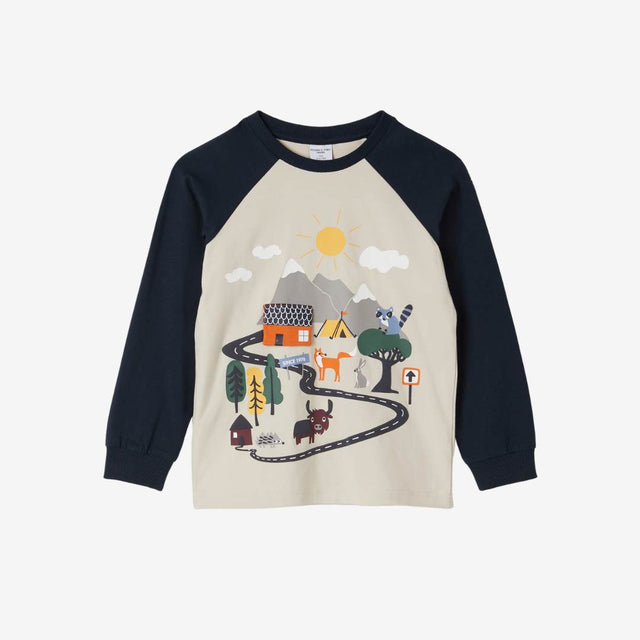 Busy streets raglan t-shirt