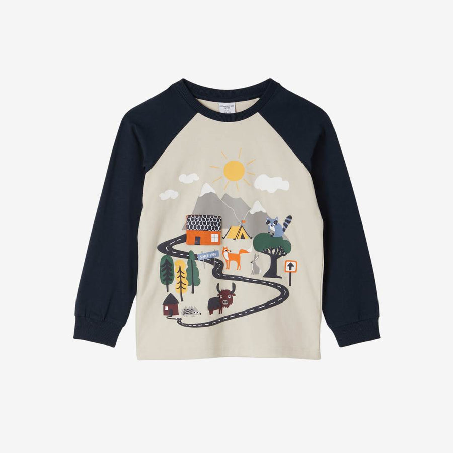 Busy streets raglan t-shirt
