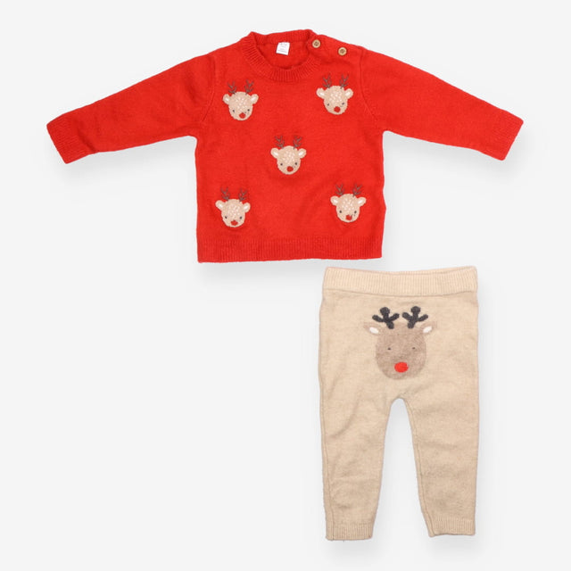 Outfit knit red sweater reindeer