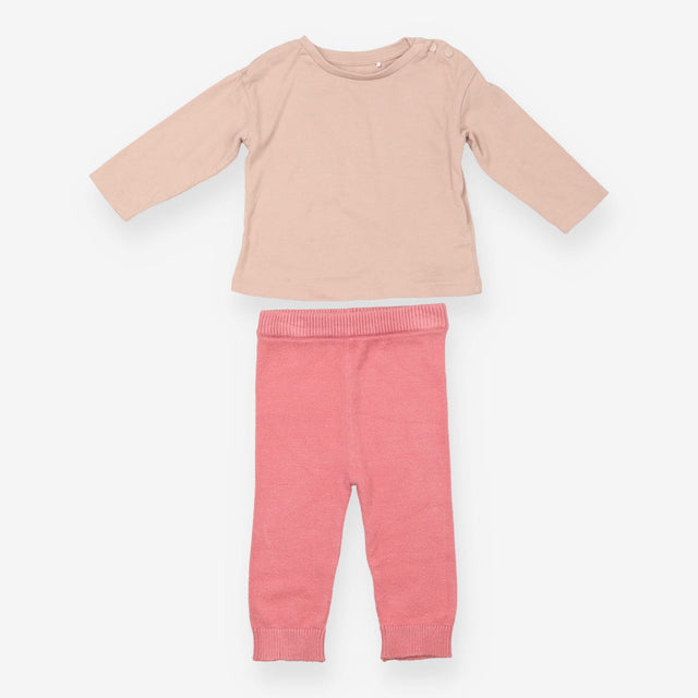 Brown Long Sleeve and Pink Leggings Outfit 