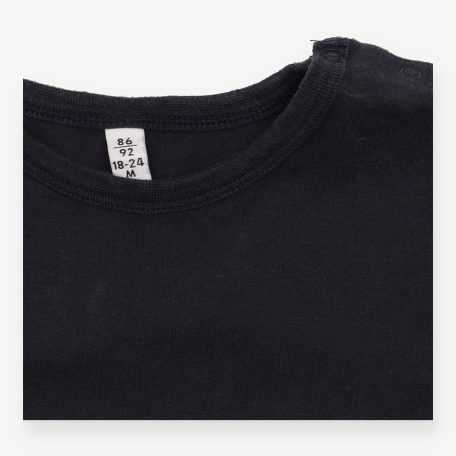 T-shirt black