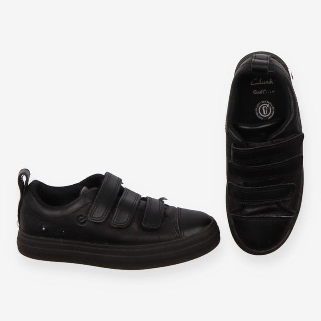 Black velcro school shoes 3 straps