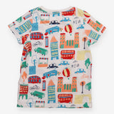 T-shirt white in the city
