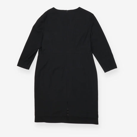 V‑Neck Black Dress – Three‑Quarter Sleeve Style