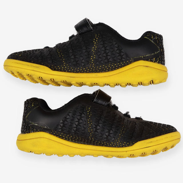 Trainers black yellow sole