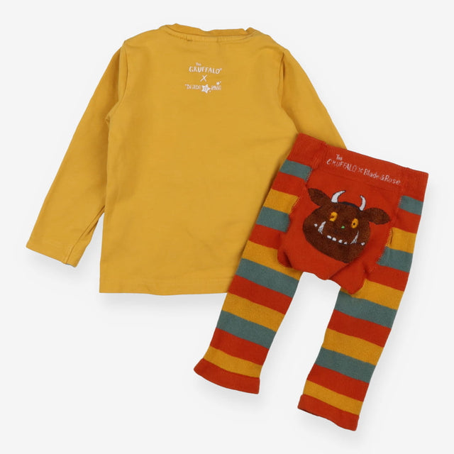 Outfit yellow gruffalo t-shirt and leggings