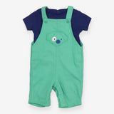 Outfit green dungarees navy blue SS tee