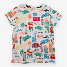 T-shirt white in the city