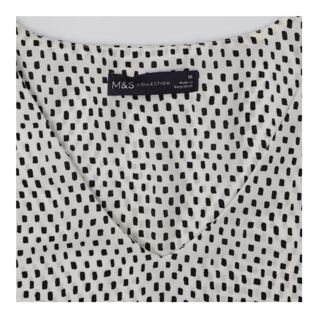 Blouse white with black squares sleeveless