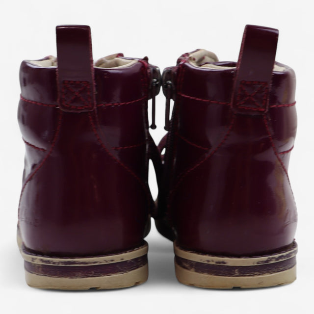 Boots shiny plum