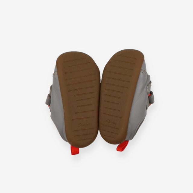 Grey first shoe trainers with car 