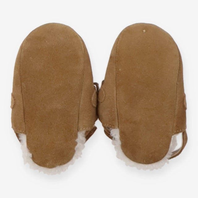 Pram shoe tan suede fur lined sling back