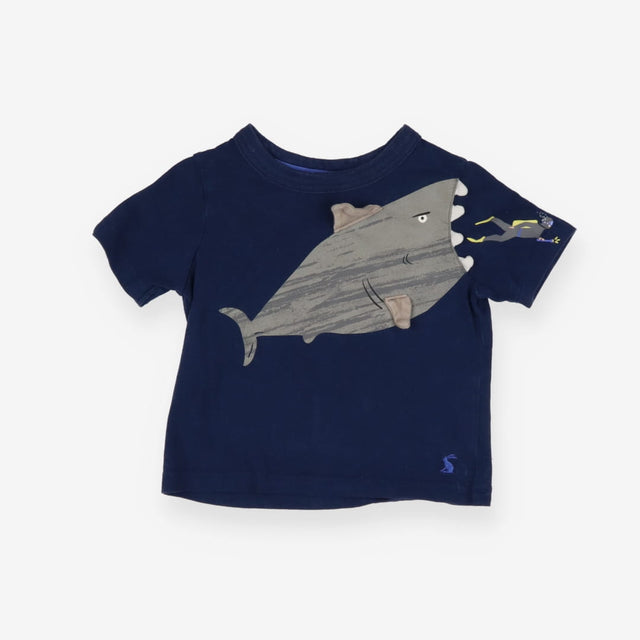 T-Shirt Navy Shark Chasing Scuba Diver
