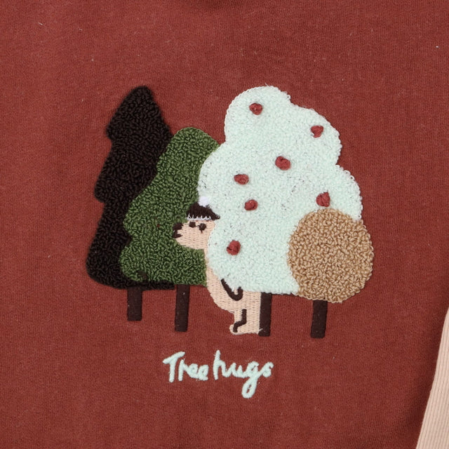 Outfit brown tree hugs