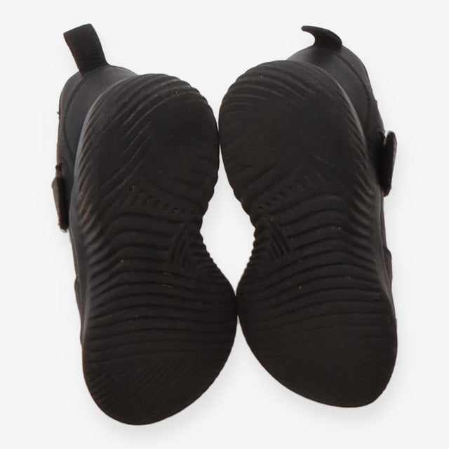 Skechers black trainers velcro