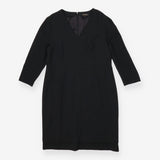 V‑Neck Black Dress – Three‑Quarter Sleeve Style