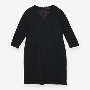 V‑Neck Black Dress – Three‑Quarter Sleeve Style