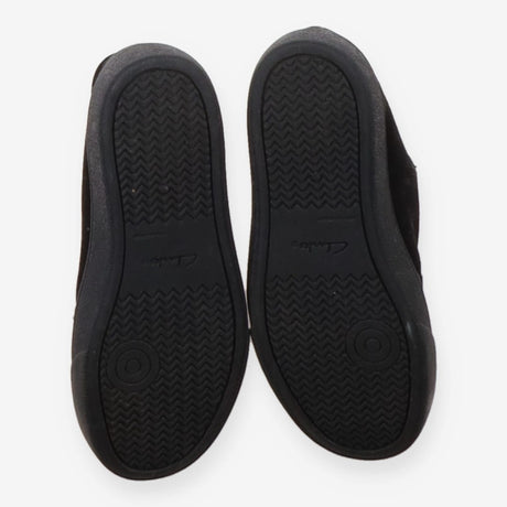 Black canvas pumps