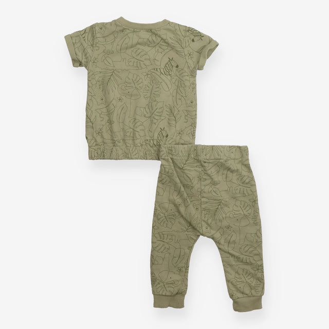 Green jungle jersey outfit