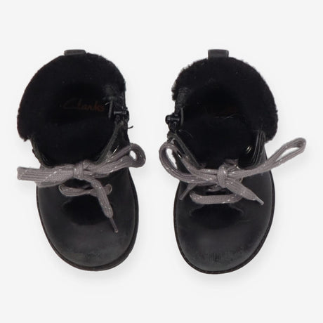 Boots black silver laces black fur
