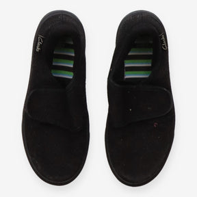 Black canvas pumps