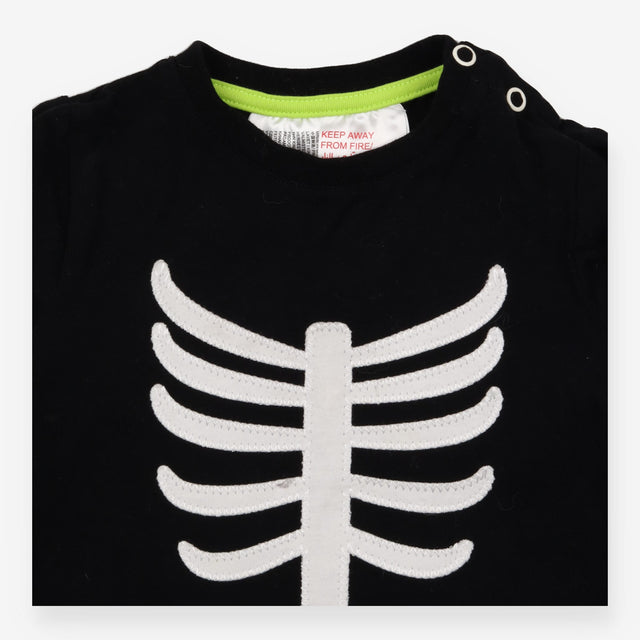 Skeleton knit leggings with t-shirt